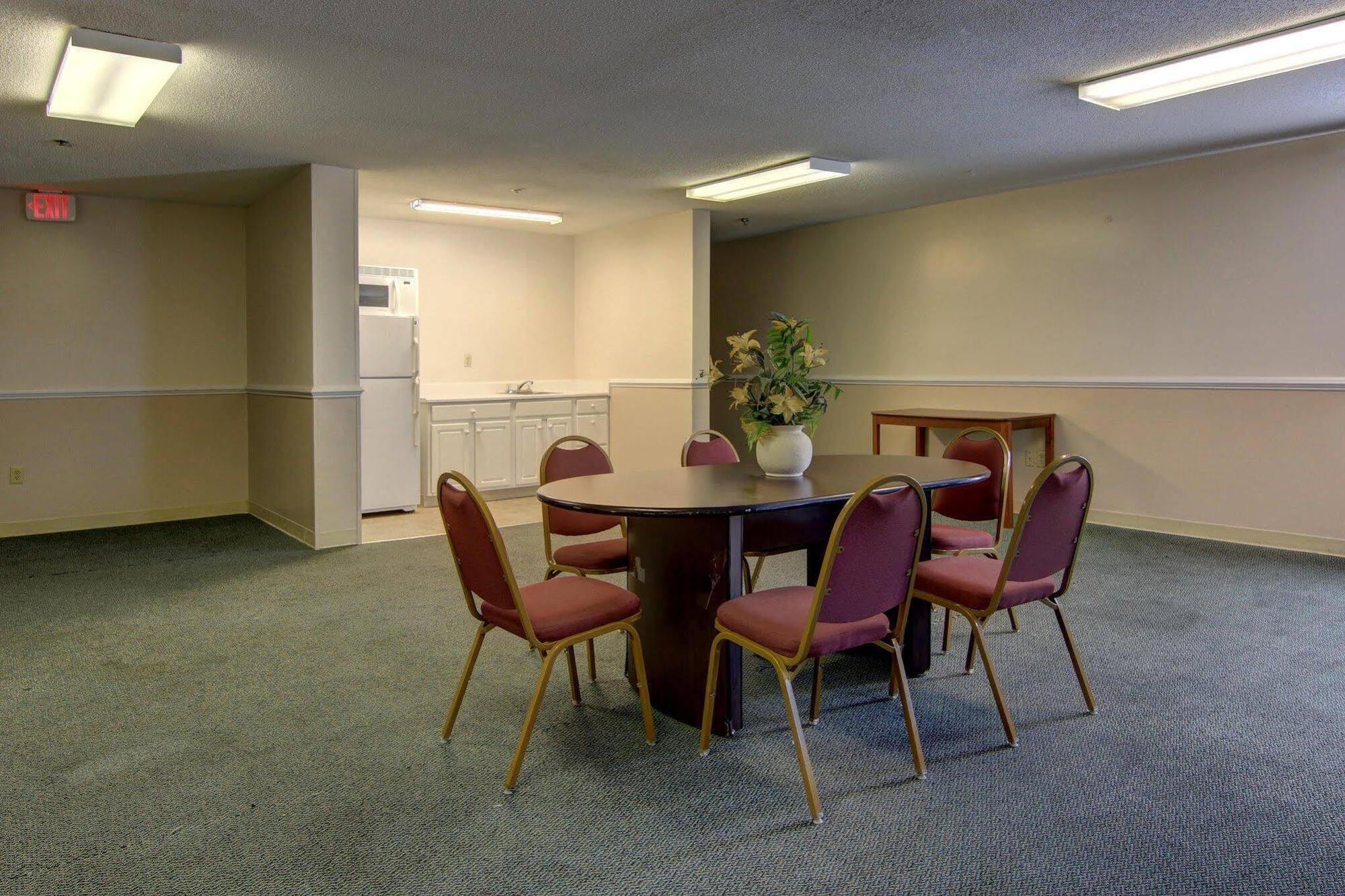 Intown Suites Extended Stay Atlanta Ga - Snellville Zewnętrze zdjęcie